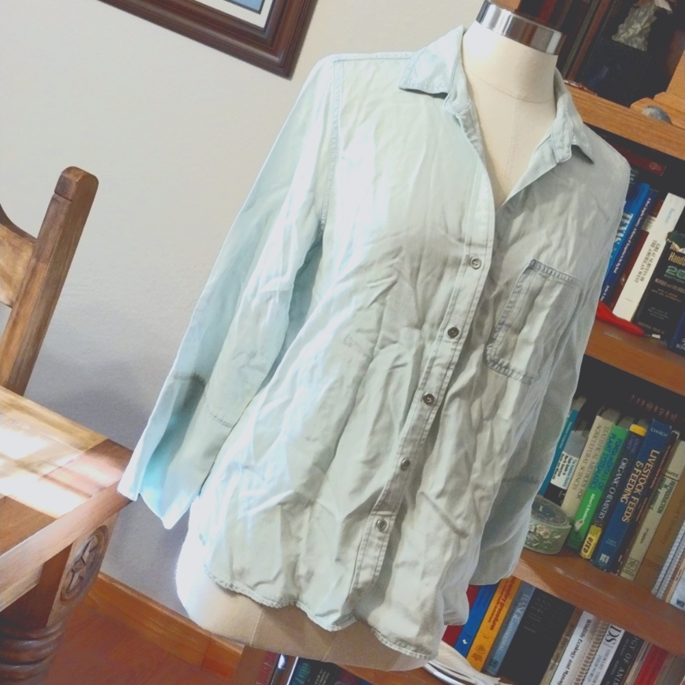 Velvet Heart L light wash denim shirt